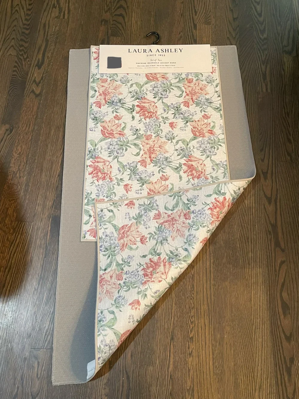 Laura Ashley Sherbourne floral bath mat/accent rug set - Brand new
